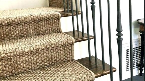 Escaleras con alfombras